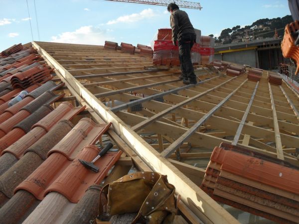 Couverture en tuiles double canal Aix en Provence Bouches du Rhône